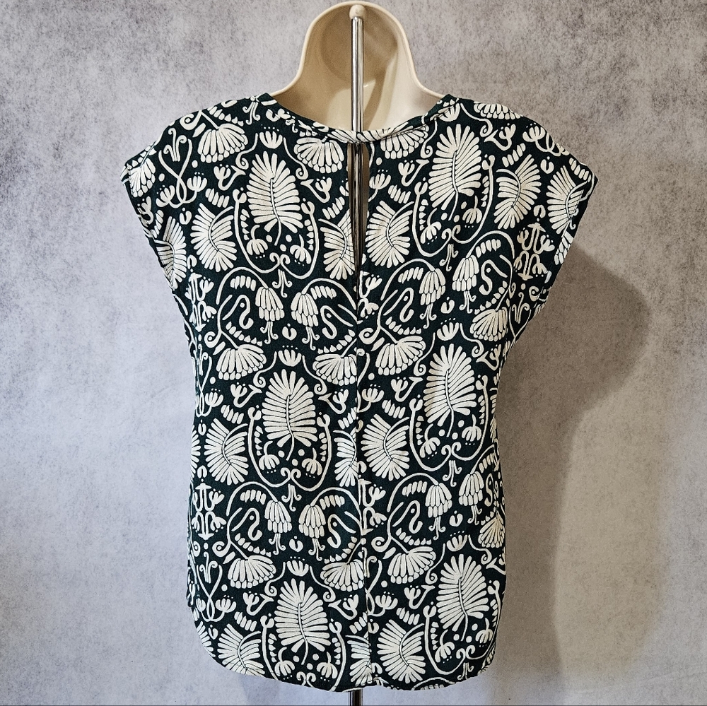 H&M Sleeveless Keyhole Blouse - Picture 4 of 10